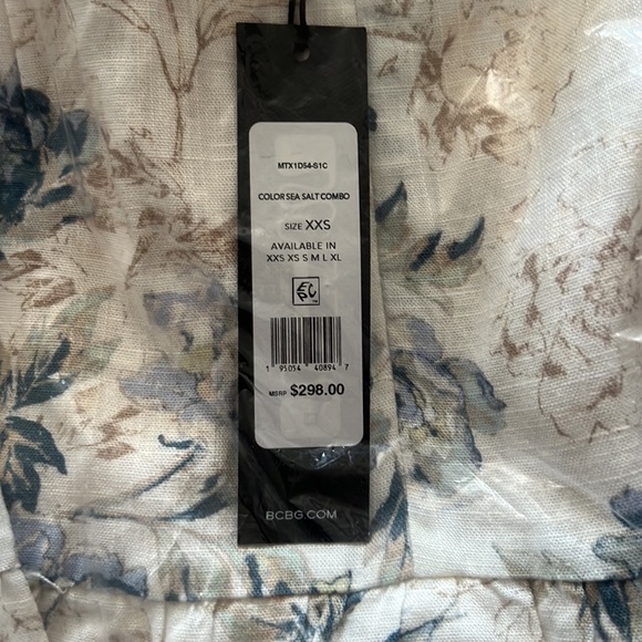 BCBGMAXAZRIA Floral Tiered V
Neck Open Back Ivory Blue Floral
Dress XXSmall NWT - Picture 6 of 8